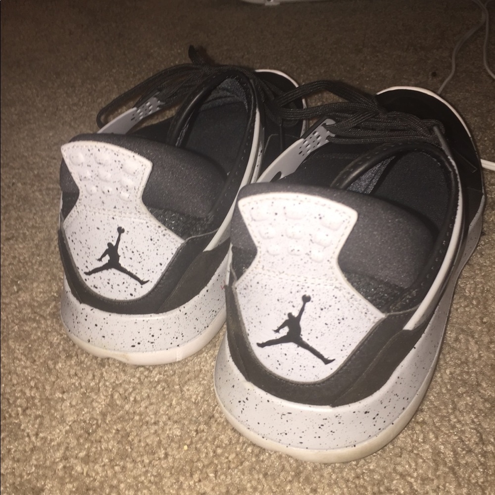 Jordan Low Trainers - Picture 2 of 4